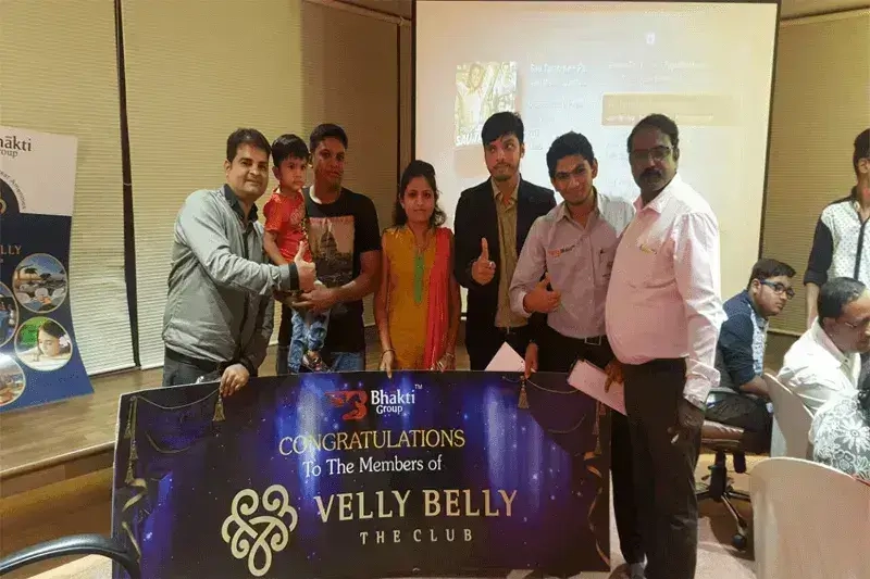 Velly Belly Club member participating in club gallery event